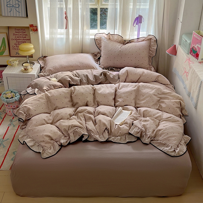 91家纺网 家纺一手货源 找家纺 春光里 2025新款亲肤舒适木棉皱皱纱花边四件套 摩卡樱桃