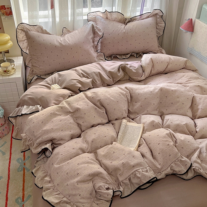 91家纺网 家纺一手货源 找家纺 春光里 2025新款亲肤舒适木棉皱皱纱花边四件套 摩卡樱桃