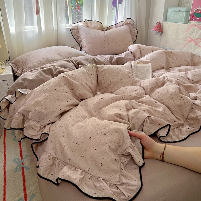 91家纺网 家纺一手货源 找家纺 春光里 2025新款亲肤舒适木棉皱皱纱花边四件套 摩卡樱桃