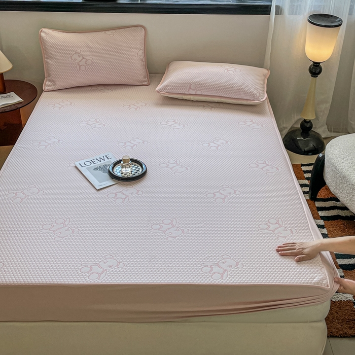 91家纺网 家纺一手货源 找家纺 花满路 2025新款提花凉豆豆床笠款床席三件套 暴力熊粉