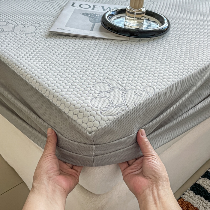 91家纺网 家纺一手货源 找家纺 花满路 2025新款提花凉豆豆床笠款床席三件套 暴力熊灰