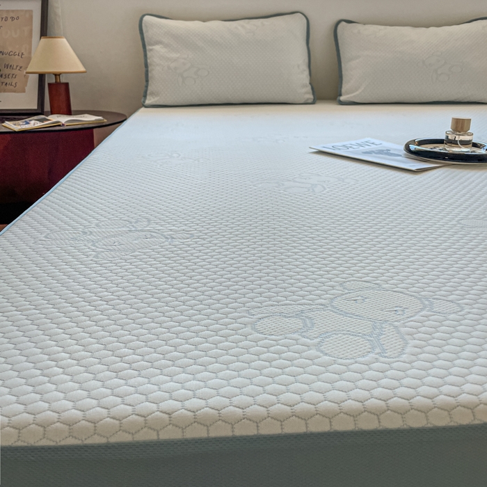 91家纺网 家纺一手货源 找家纺 花满路 2025新款提花凉豆豆床笠款床席三件套 暴力熊蓝