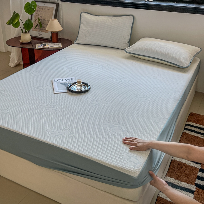 91家纺网 家纺一手货源 找家纺 花满路 2025新款提花凉豆豆床笠款床席三件套 暴力熊蓝