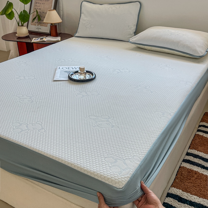 91家纺网 家纺一手货源 找家纺 花满路 2025新款提花凉豆豆床笠款床席三件套 暴力熊蓝