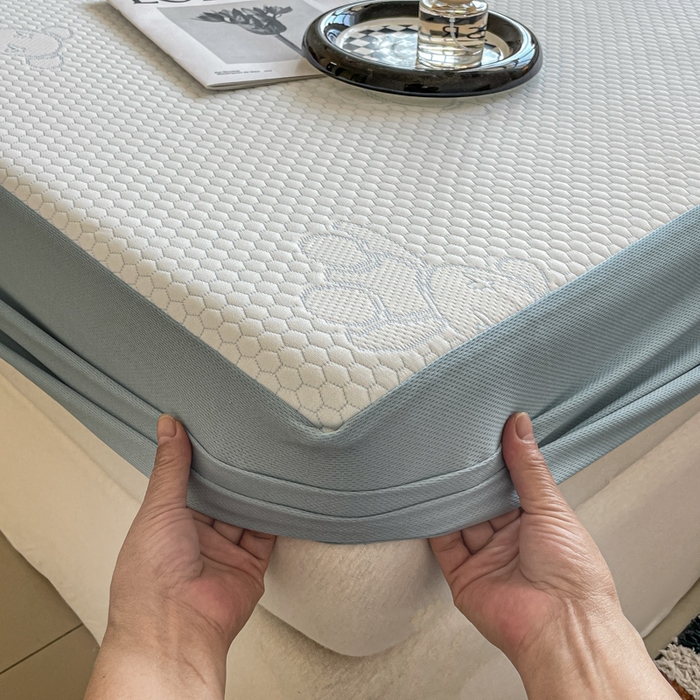 91家纺网 家纺一手货源 找家纺 花满路 2025新款提花凉豆豆床笠款床席三件套 暴力熊蓝