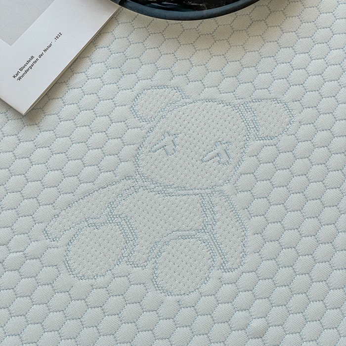 91家纺网 家纺一手货源 找家纺 花满路 2025新款提花凉豆豆床笠款床席三件套 暴力熊蓝