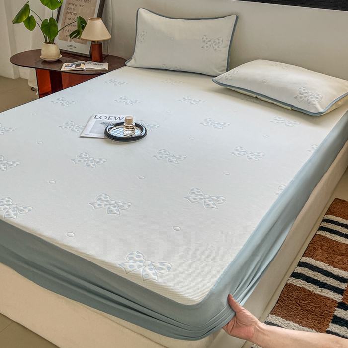 91家纺网 家纺一手货源 找家纺 花满路 2025新款提花凉豆豆床笠款床席三件套 蝴蝶结蓝