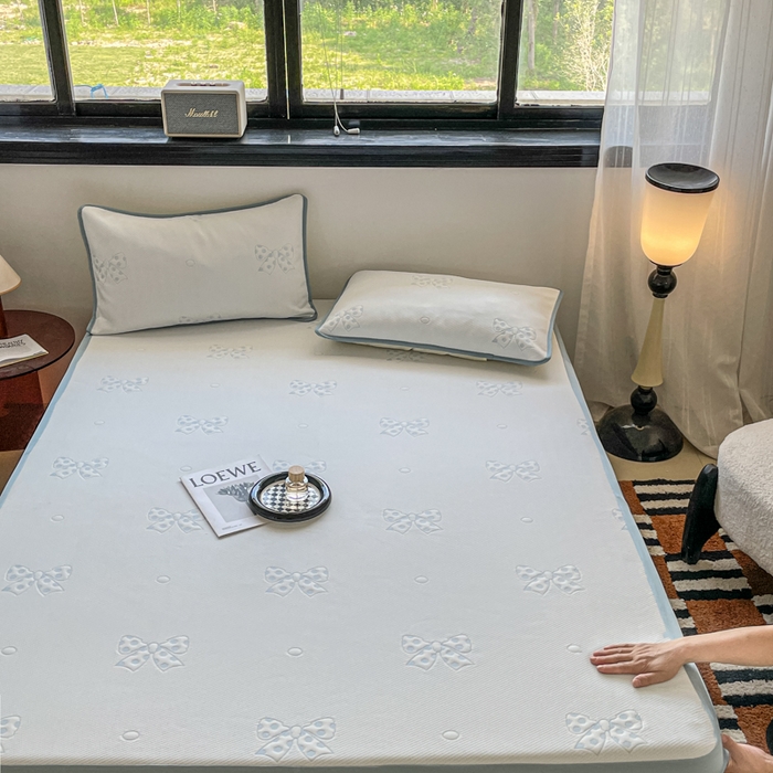 91家纺网 家纺一手货源 找家纺 花满路 2025新款提花凉豆豆床笠款床席三件套 蝴蝶结蓝