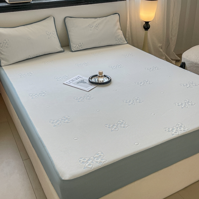 91家纺网 家纺一手货源 找家纺 花满路 2025新款提花凉豆豆床笠款床席三件套 蝴蝶结蓝