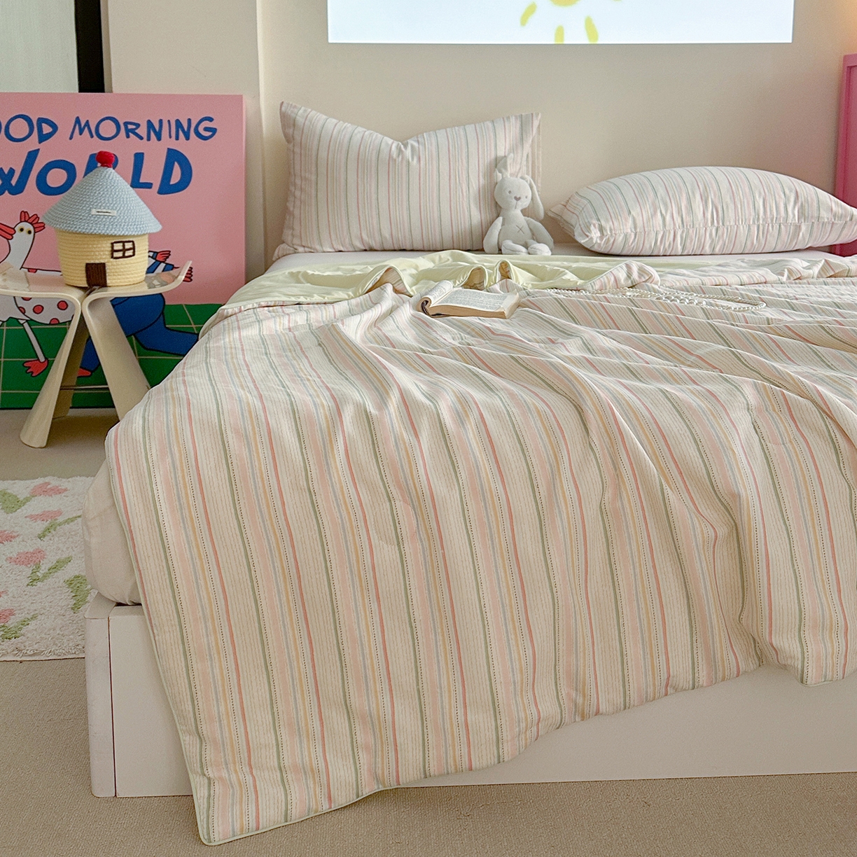 91家纺网 家纺一手货源 找家纺 麦伦家居 2025新品双层纱锦纶双面冰纱夏被系列 彩虹条