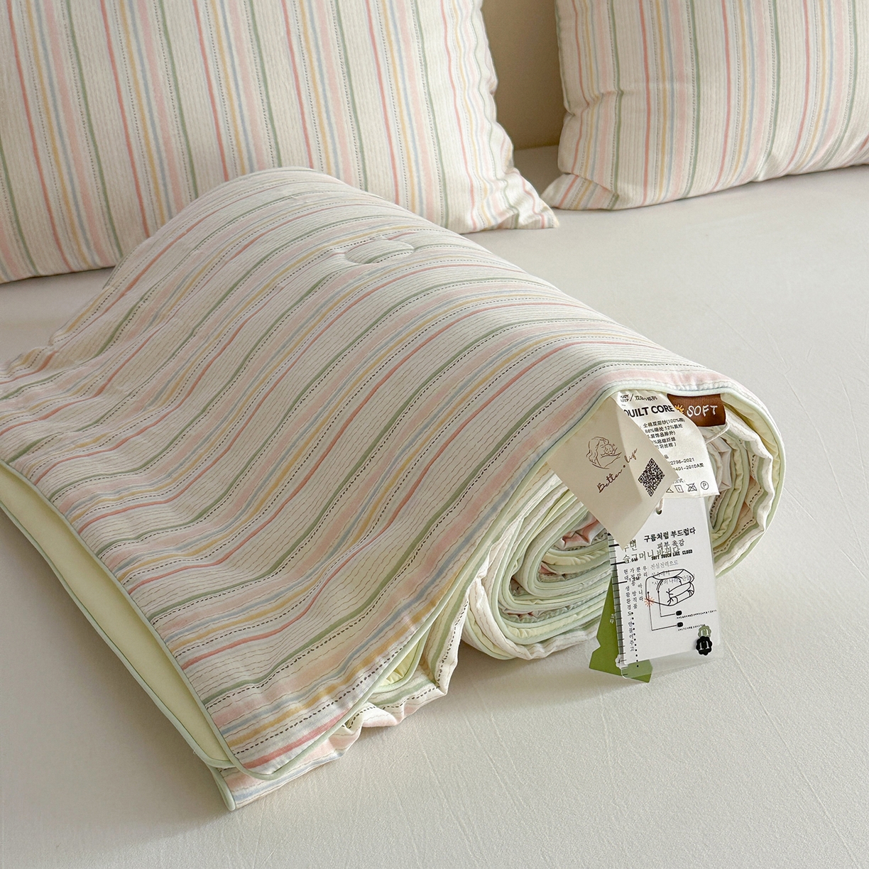 91家纺网 家纺一手货源 找家纺 麦伦家居 2025新品双层纱锦纶双面冰纱夏被系列 彩虹条