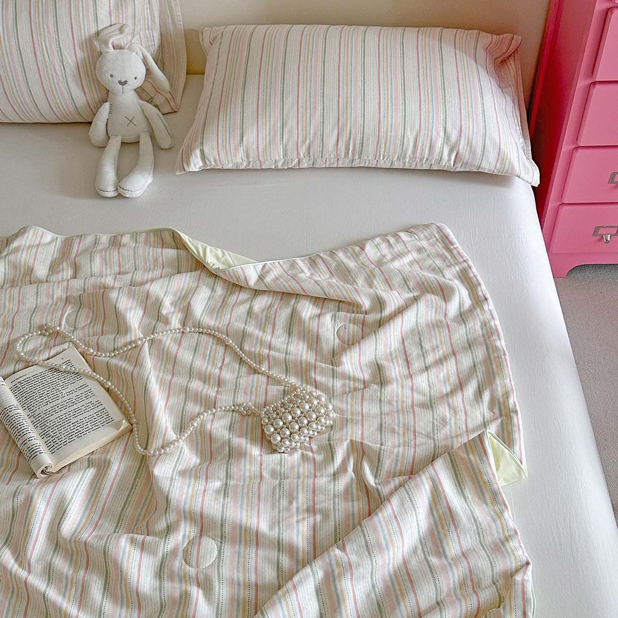 91家纺网 家纺一手货源 找家纺 麦伦家居 2025新品双层纱锦纶双面冰纱夏被系列 彩虹条