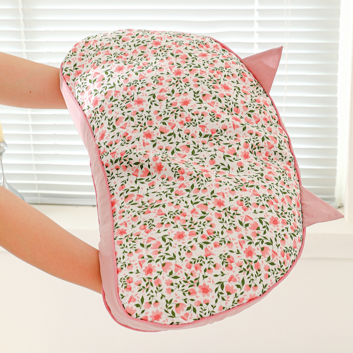 91家纺网 家纺一手货源 找家纺 亦帆枕芯 2025新款韩式全棉猫耳全荞麦壳可拆洗枕头枕芯 全棉猫耳枕-粉耳粉底 55x30cm枕套加苦荞壳内芯/只