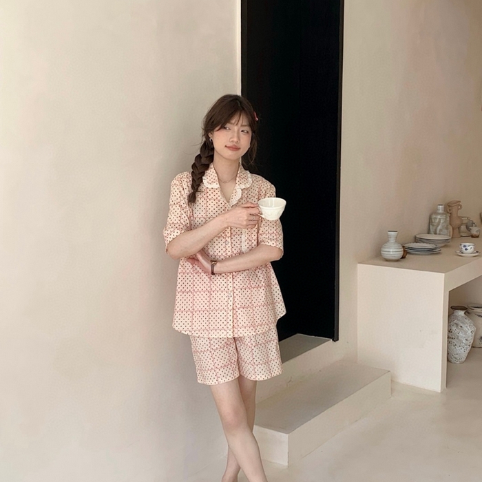 91家纺网 家纺一手货源 找家纺 （总）妍景家居生活馆 2025新款韩系点点方块翻领套装款