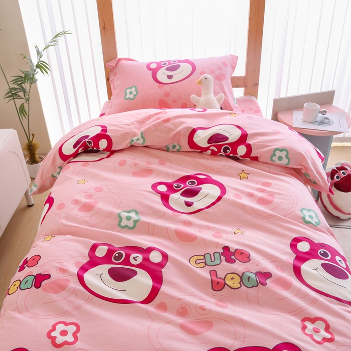 91家纺网 家纺一手货源 找家纺 凯森家纺 2025新款斜纹加厚全棉三件套寝室学生床笠上下铺床三件套单被套150x200 草莓熊-粉