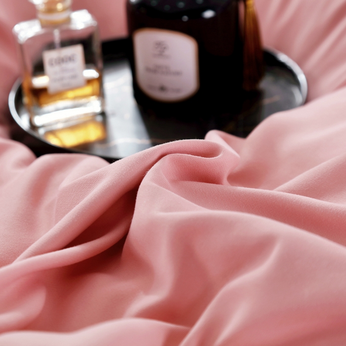 91家纺网 家纺一手货源 找家纺 OL家纺2025新款轻奢风氧乐棉床盖夹棉防滑四件套 华尔兹-粉玉