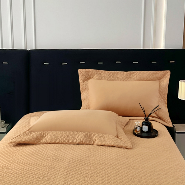 91家纺网 家纺一手货源 找家纺 OL家纺2025新款轻奢风氧乐棉床盖夹棉防滑四件套 华尔兹-咖啡