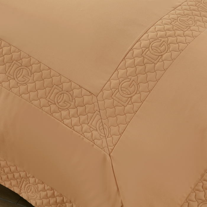 91家纺网 家纺一手货源 找家纺 OL家纺2025新款轻奢风氧乐棉床盖夹棉防滑四件套 华尔兹-咖啡