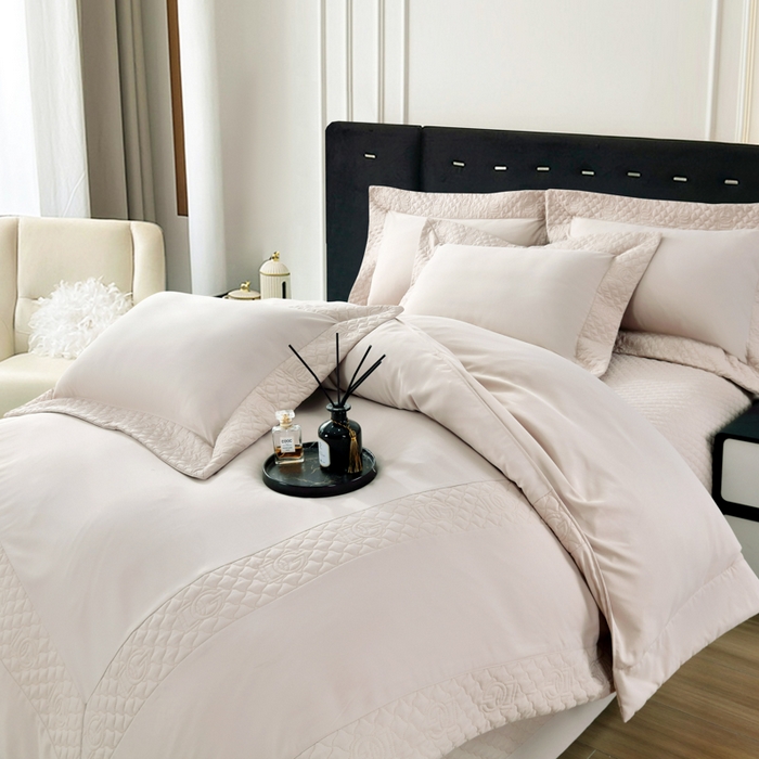 91家纺网 家纺一手货源 找家纺 OL家纺2025新款轻奢风氧乐棉床盖夹棉防滑四件套 华尔兹-卡其