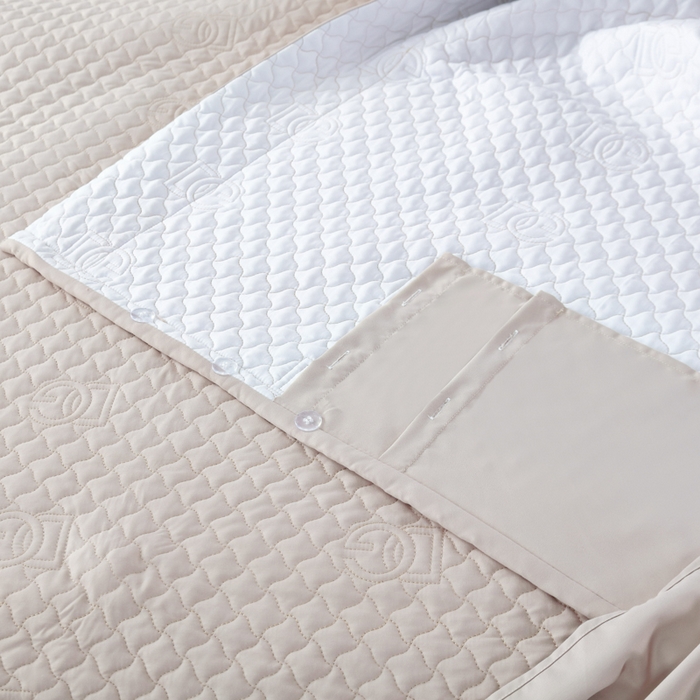 91家纺网 家纺一手货源 找家纺 OL家纺2025新款轻奢风氧乐棉床盖夹棉防滑四件套 华尔兹-卡其