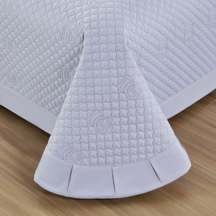 91家纺网 家纺一手货源 找家纺 OL家纺2025新款轻奢风氧乐棉床盖夹棉防滑四件套 华尔兹-浅灰