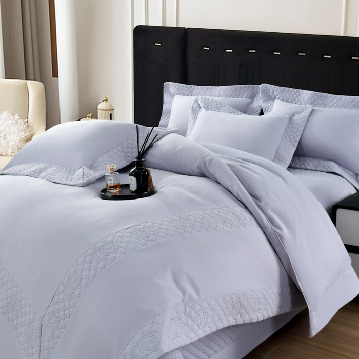 91家纺网 家纺一手货源 找家纺 OL家纺2025新款轻奢风氧乐棉床盖夹棉防滑四件套 华尔兹-浅灰