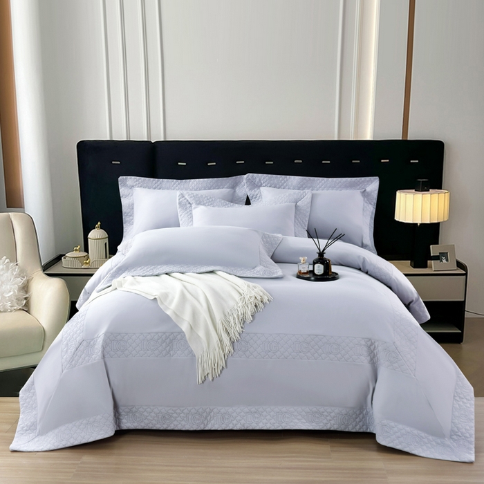 91家纺网 家纺一手货源 找家纺 OL家纺2025新款轻奢风氧乐棉床盖夹棉防滑四件套 华尔兹-浅灰