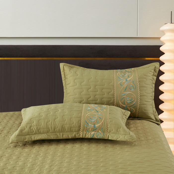 91家纺网 家纺一手货源 找家纺 OL家纺 2025春夏新款轻奢风针织云棉床盖夹绵防滑床盖款四件套 草绿