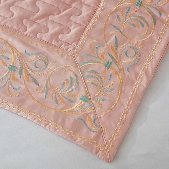 91家纺网 家纺一手货源 找家纺 OL家纺 2025春夏新款轻奢风针织云棉床盖夹绵防滑床盖款四件套 粉色