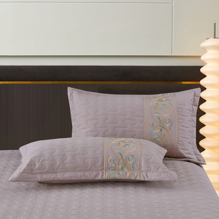 91家纺网 家纺一手货源 找家纺 OL家纺 2025春夏新款轻奢风针织云棉床盖夹绵防滑床盖款四件套 浅紫