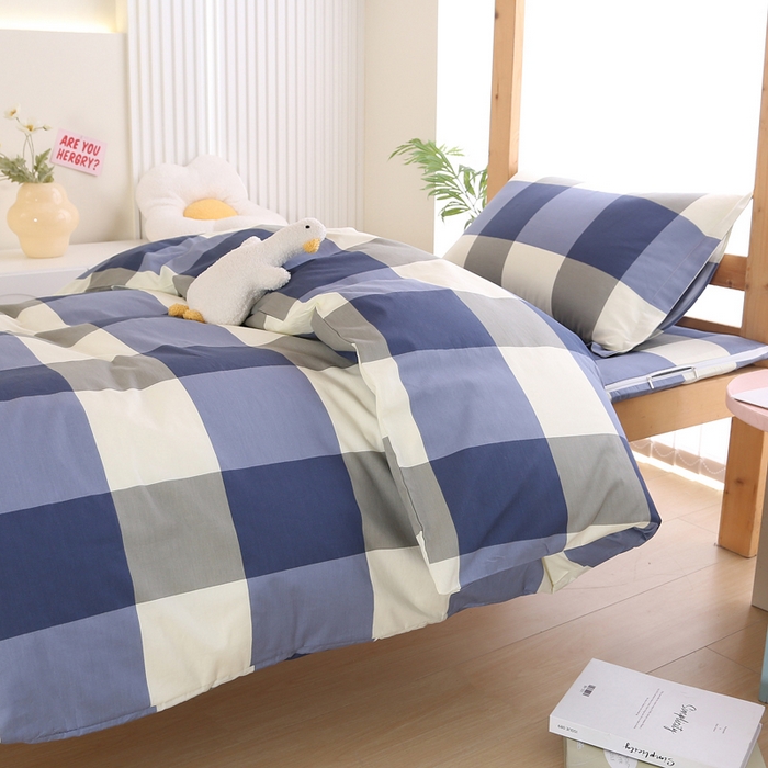 91家纺网 家纺一手货源 找家纺 凯森家纺 2025新款133x72全棉三件套床套款学生被套宿舍寝室垫套款六件套 格调-蓝