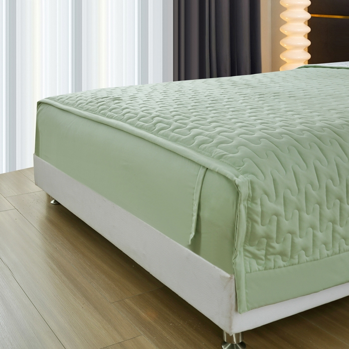 91家纺网 家纺一手货源 找家纺 OL家纺 2025春夏新款轻奢风针织云棉床盖夹绵防滑床盖款四件套 果绿