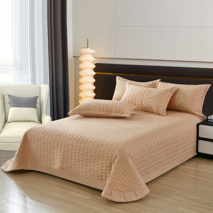 91家纺网 家纺一手货源 找家纺 OL家纺 2025春夏新款轻奢风针织云棉床盖夹绵防滑床盖款四件套 卡其