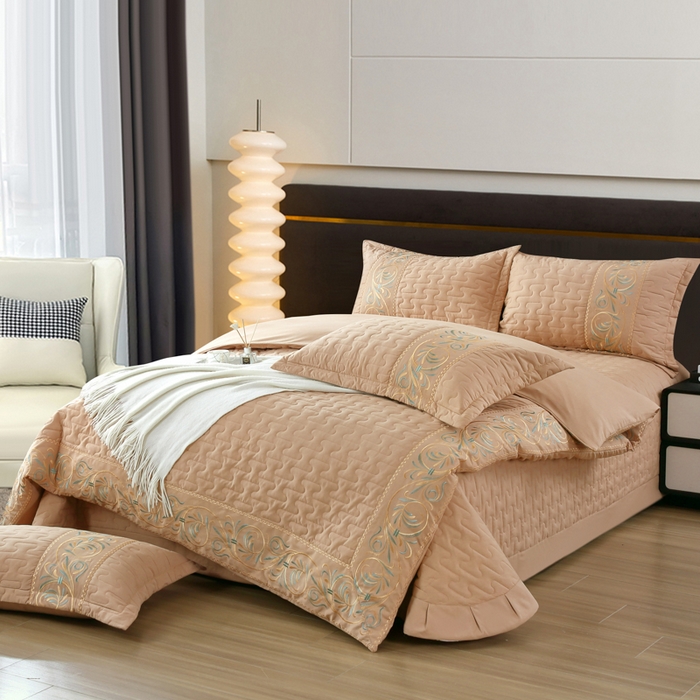 91家纺网 家纺一手货源 找家纺 OL家纺 2025春夏新款轻奢风针织云棉床盖夹绵防滑床盖款四件套 卡其