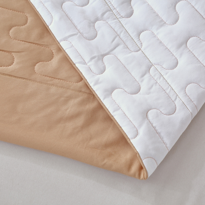 91家纺网 家纺一手货源 找家纺 OL家纺 2025春夏新款轻奢风针织云棉床盖夹绵防滑床盖款四件套 卡其