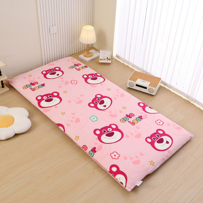 91家纺网 家纺一手货源 找家纺 凯森家纺 2025新款13372全棉床垫套学生床笠套单品褥子套懒人垫子套90x190学生上下铺宿舍寝室 草莓熊-粉