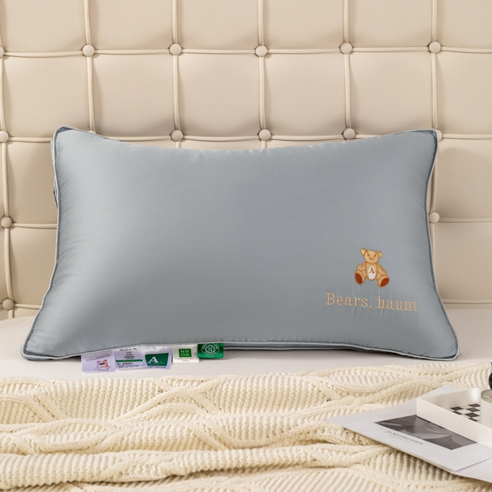 91家纺网 家纺一手货源 找家纺 （总）怡薇格枕芯 2025新款60支全棉贡缎铂金小熊五星级酒店民宿枕头枕芯柔软