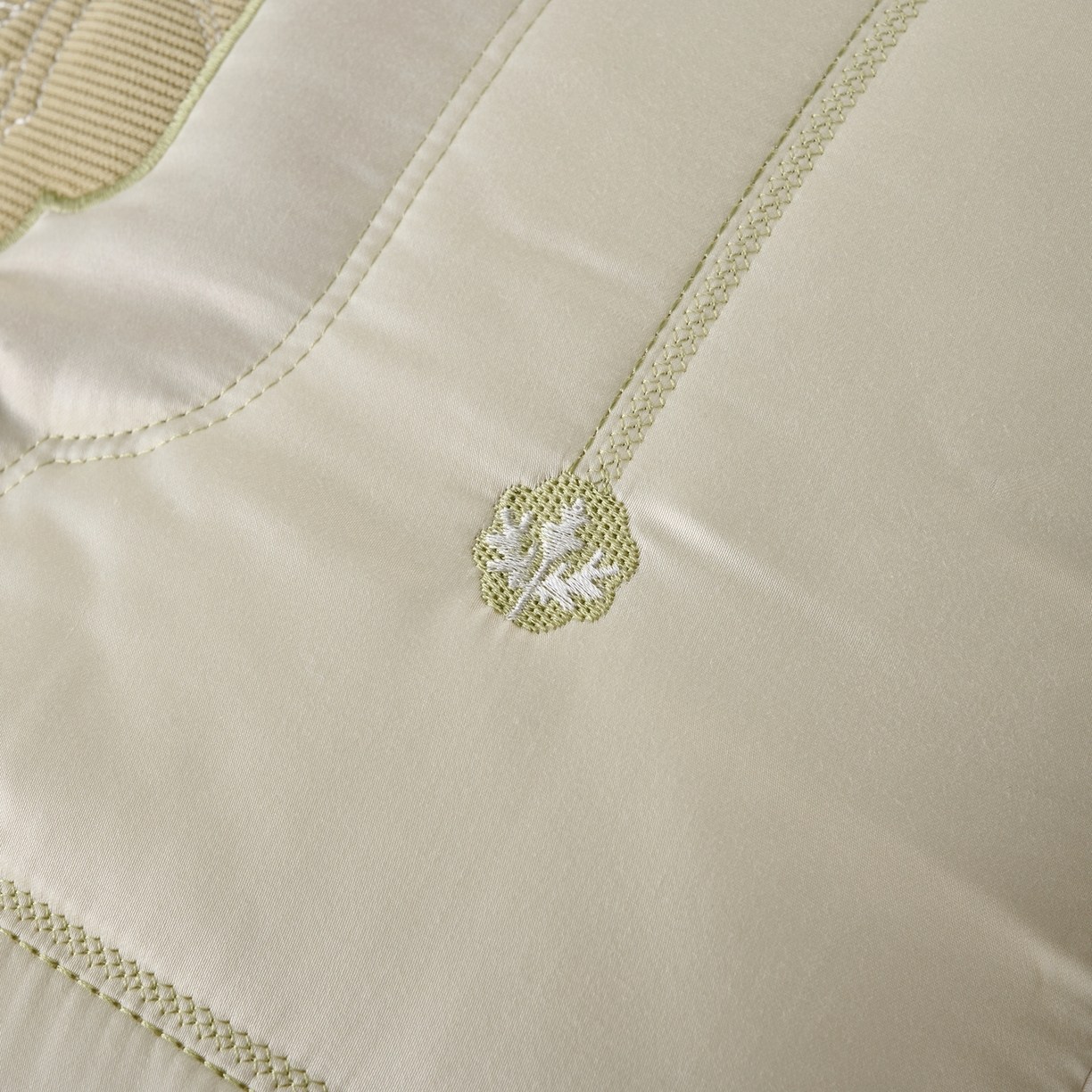 91家纺网 家纺一手货源 找家纺 （总）怡薇格枕芯 2025新款新款艾草分区护颈枕头枕芯