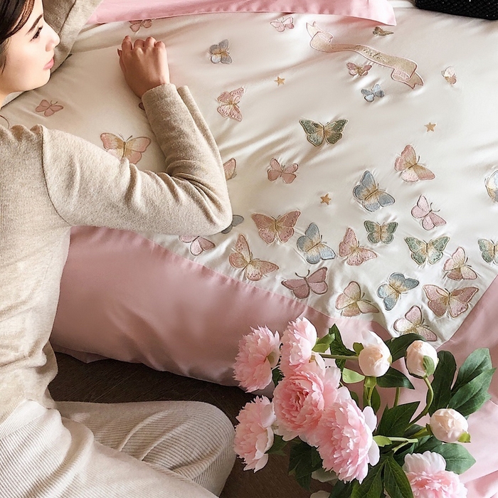 91家纺网 家纺一手货源 找家纺 （总）卡姿家纺 2025新款清新风格刺绣四件套-- 彩蝶