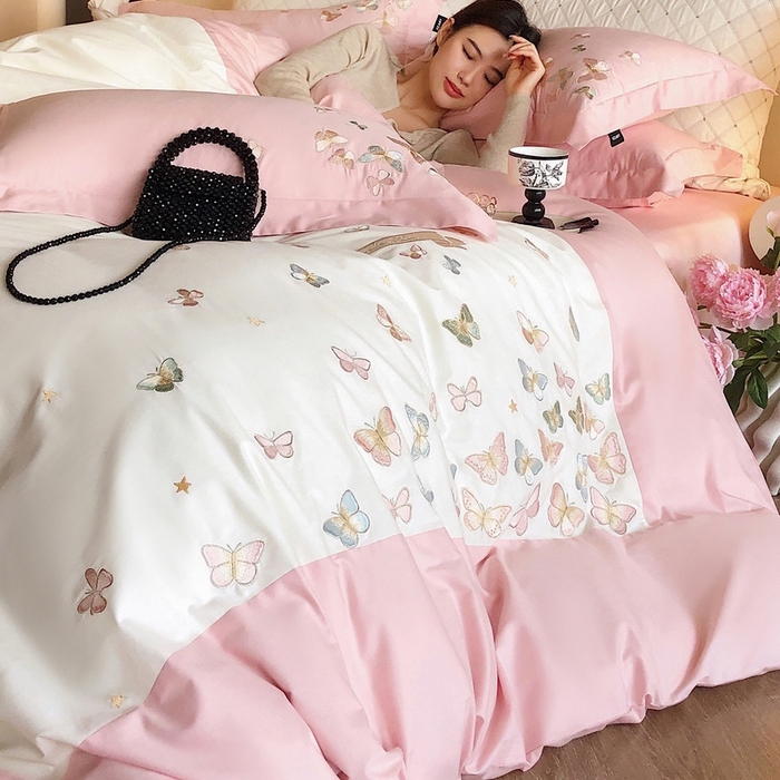 91家纺网 家纺一手货源 找家纺 卡姿家纺 2025新款清新风格刺绣四件套-- 彩蝶 彩蝶-粉