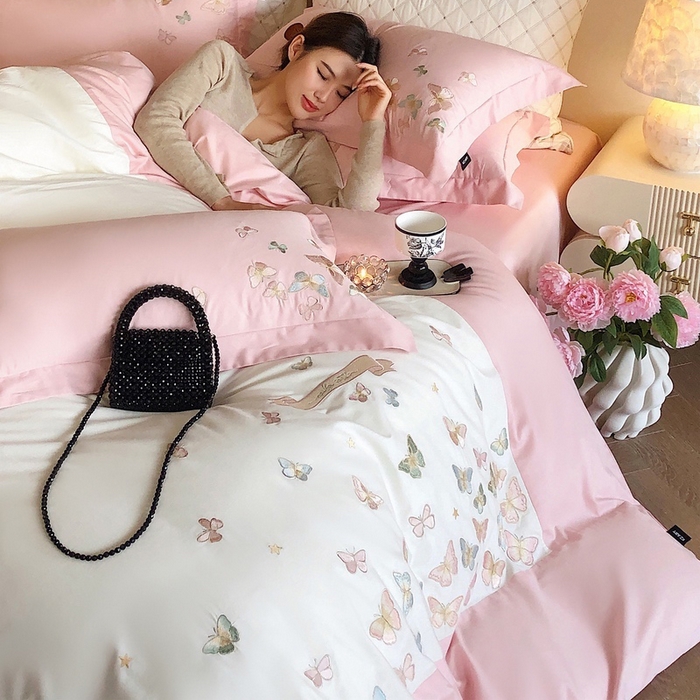 91家纺网 家纺一手货源 找家纺 卡姿家纺 2025新款清新风格刺绣四件套-- 彩蝶 彩蝶-粉