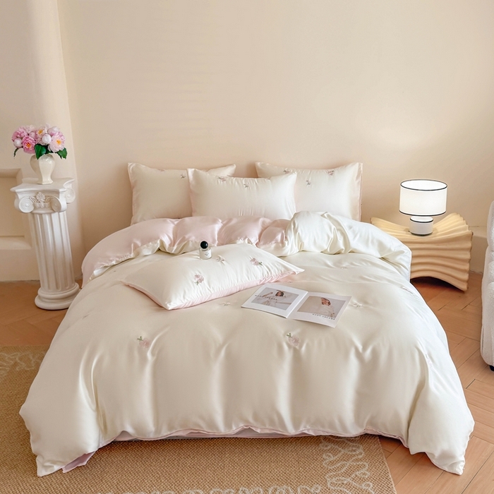 91家纺网 家纺一手货源 找家纺 蜜柚 2025新品60S奥地利兰精天丝小元素刺绣三件套四件套 浪漫樱花