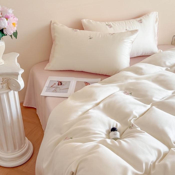 91家纺网 家纺一手货源 找家纺 蜜柚 2025新品60S奥地利兰精天丝小元素刺绣三件套四件套 浪漫樱花