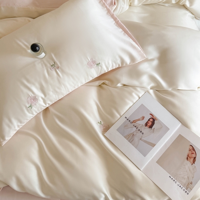 91家纺网 家纺一手货源 找家纺 蜜柚 2025新品60S奥地利兰精天丝小元素刺绣三件套四件套 浪漫樱花