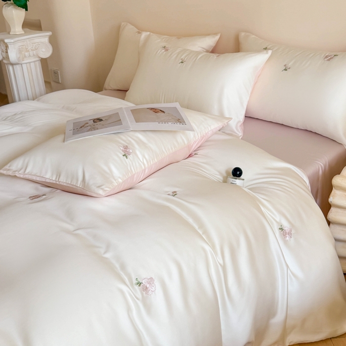 91家纺网 家纺一手货源 找家纺 蜜柚 2025新品60S奥地利兰精天丝小元素刺绣三件套四件套 浪漫樱花