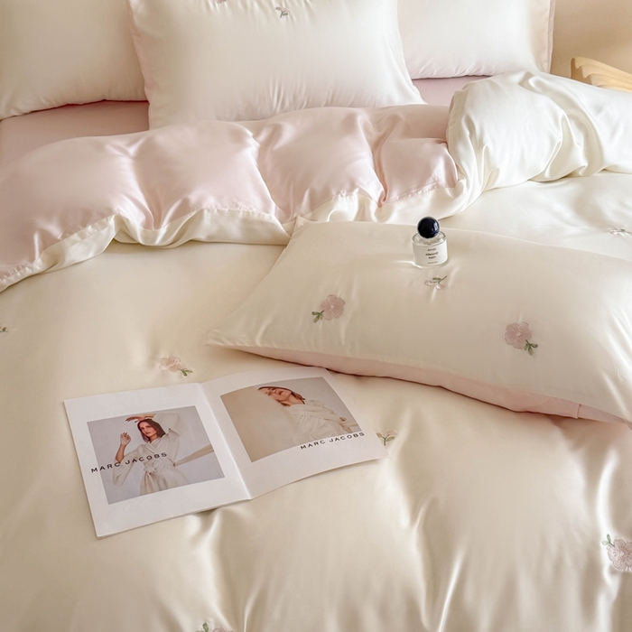 91家纺网 家纺一手货源 找家纺 蜜柚 2025新品60S奥地利兰精天丝小元素刺绣三件套四件套 浪漫樱花