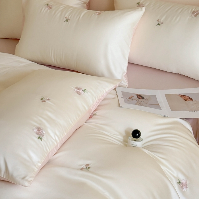 91家纺网 家纺一手货源 找家纺 蜜柚 2025新品60S奥地利兰精天丝小元素刺绣三件套四件套 浪漫樱花