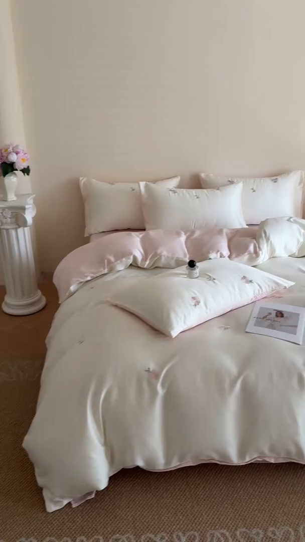 91家纺网 家纺一手货源 找家纺 蜜柚 2025新品60S奥地利兰精天丝小元素刺绣三件套四件套 浪漫樱花