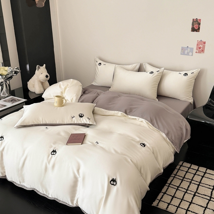 91家纺网 家纺一手货源 找家纺 蜜柚 2025新品60S奥地利兰精天丝小元素刺绣三件套四件套 煤球精灵-白