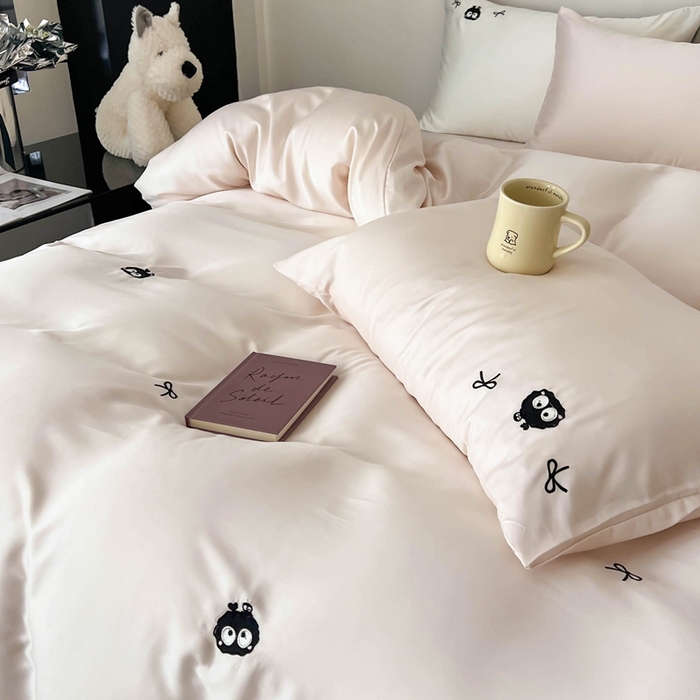 91家纺网 家纺一手货源 找家纺 蜜柚 2025新品60S奥地利兰精天丝小元素刺绣三件套四件套 煤球精灵-粉